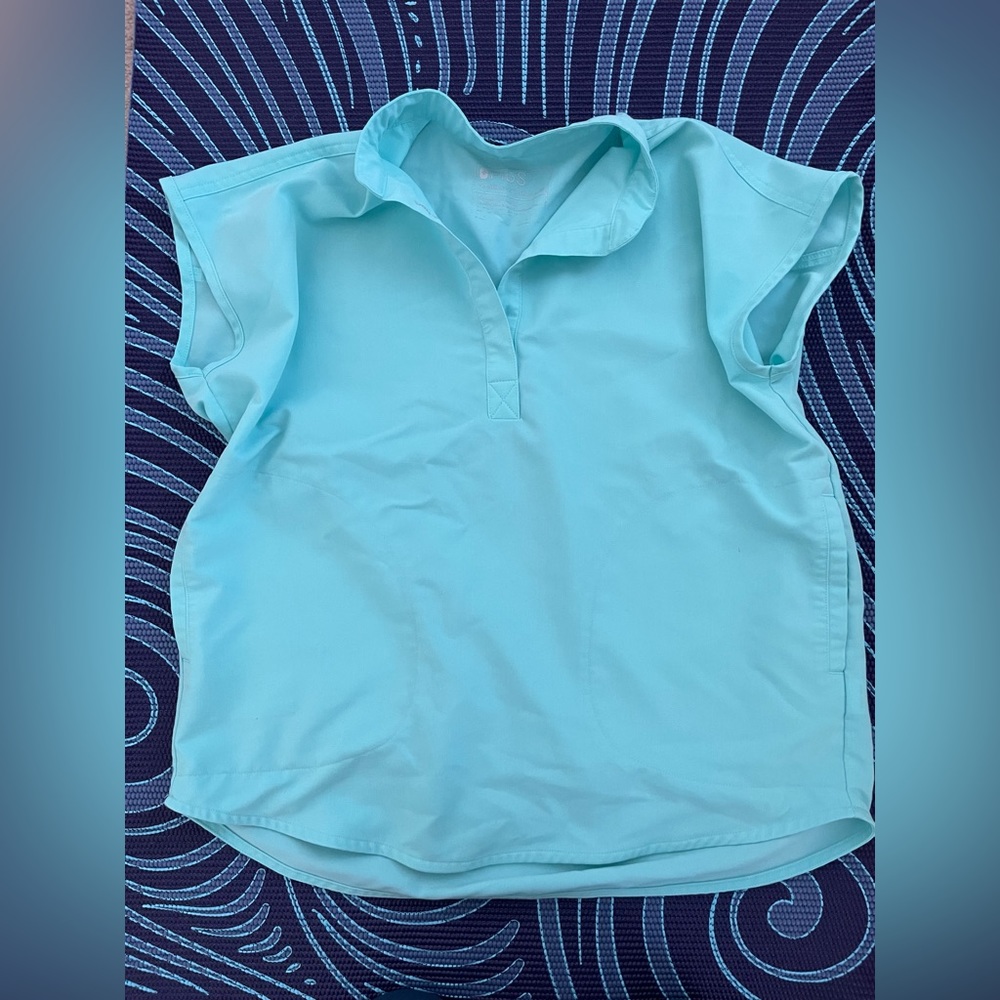 Figs Women's Rafaela Scrub Top size XS Fresh Aqua